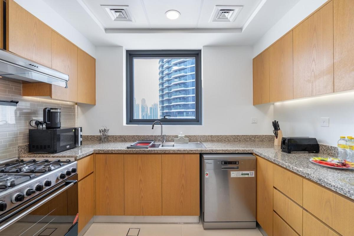 Cool 4-Bedroom Apartment With Burj Views At Bellevue Tower In Downtown Dubái Exterior foto